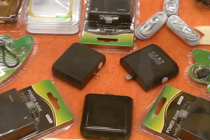 Pin dự phòng cho smartphone: Chọn chính hãng hay xách tay? ảnh 1