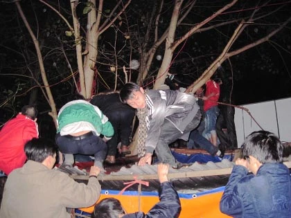 Lễ khai Ấn đền Trần: Hỗn loạn, hàng chục người ngất xỉu ảnh 3