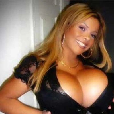 Người đẹp ngực to nhất thế giới bị ám ảnh ảnh 1