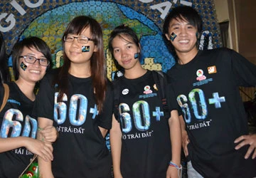 Hơn 5.000 bạn trẻ hưởng ứng sự kiện Giờ Trái đất 2013 ảnh 3