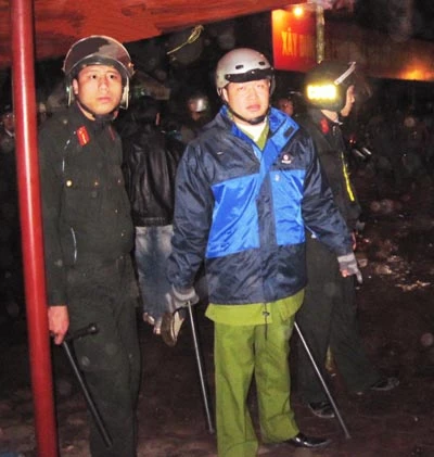 Lễ khai Ấn đền Trần: Hỗn loạn, hàng chục người ngất xỉu ảnh 8