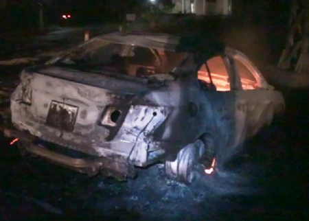 Ô tô ca sĩ Lâm Chí Khanh lao xuống ruộng, cháy trơ khung ảnh 1