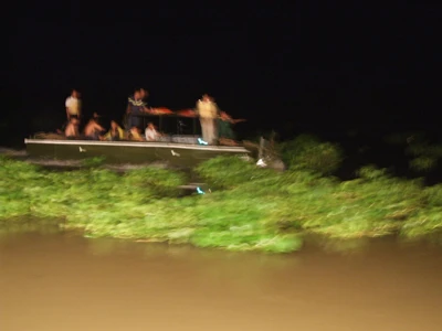 Tin mới nhận: Tàu du lịch Dìn Ký chìm trên sông Sài Gòn, còn 15 người mất tích ảnh 5