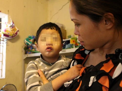 Cha bé 5 tuổi nghi bị xâm hại trần tình việc bỏ con ảnh 2