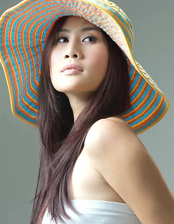 Người đẹp Thân Thuý Hà “lộ” ảnh cưới ảnh 2