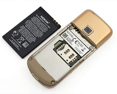 Máy sử dụng pin chuẩn Li-Ion 1000 mAh (BL-4U), thời gian đàm thoại khoảng hơn 3 giờ.