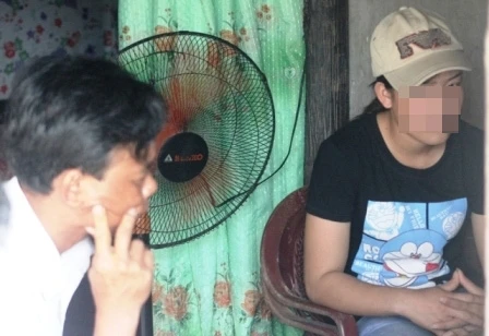 Thiếu nữ bị cắt tóc, lột áo đánh ghen dã man ảnh 1