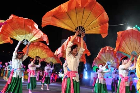 Đêm hội Carnaval Hạ Long rực rỡ sắc màu ảnh 6