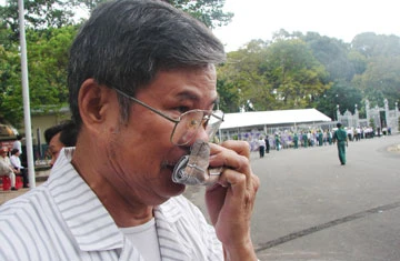 Cả nước viếng chú sáu Dân ảnh 1