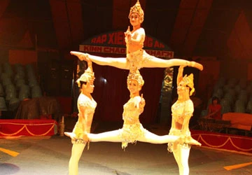 Xiếc Long An hút khán giả Sài Gòn ảnh 1