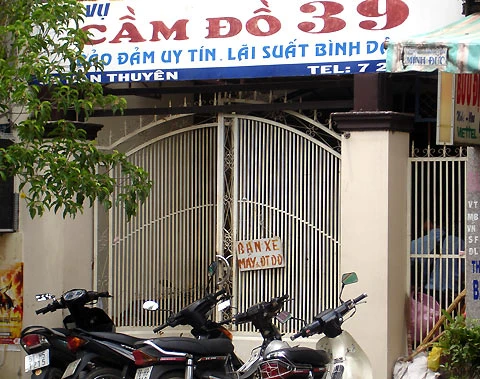 Sinh viên nhộn nhịp cầm đồ mùa World Cup ảnh 1