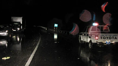 Xe khách bị lũ cuốn không phải do chạy trốn cảnh sát giao thông ảnh 2