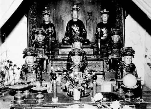 Ban thờ Mẫu, chùa Liên Phái (Hà Nội), thế kỷ 19.