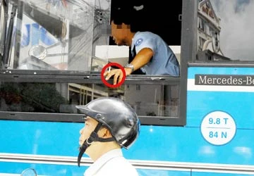 Bất chấp lệnh cấm ảnh 6 Bất chấp lệnh cấm ảnh 6