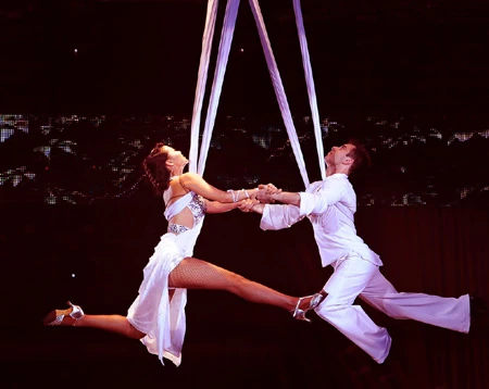 Minh Hằng thăng hoa trong đêm chung kết Bước nhảy Hoàn vũ ảnh 10