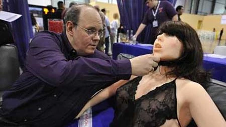 Người máy "sex" giá... 7000 USD ảnh 1