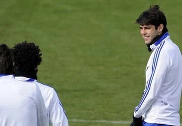 Tin sốc: Kaka có thể lên bàn mổ lần 2? ảnh 1