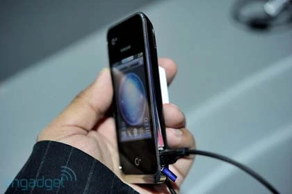 Điều khiển TV thiết kế giống điện thoại iPhone ảnh 6