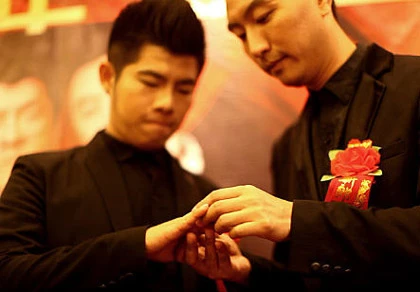 Trung Quốc tranh cãi gay gắt vì sách giáo dục tình dục đồng tính ảnh 1