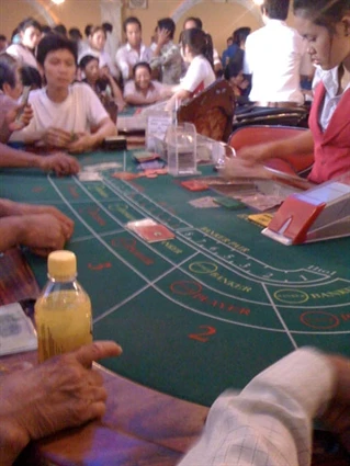 Đêm trắng ở casino vùng biên ảnh 1 Đêm trắng ở casino vùng biên ảnh 1