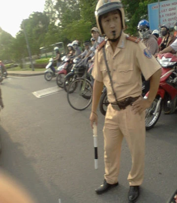 TP.HCM: Nhiều CSGT không mang bảng tên khi làm nhiệm vụ ảnh 3