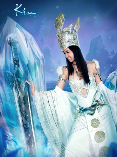 Mai Phương Thúy cosplay cùng Thuận Thiên Kiếm ảnh 1