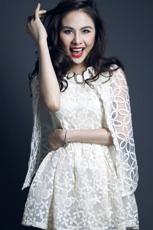 Vân Trang rực rỡ với màu môi đỏ ảnh 6