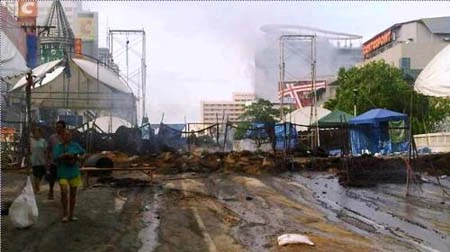 Thái Lan: Đại siêu thị Central World nguy cơ sụp đổ ảnh 2