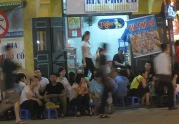 Bẩn như... bia hơi phố cổ Hà Nội ảnh 1