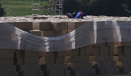 Nhảy từ độ cao 730m không cần dù ảnh 7