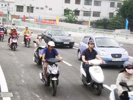 24-1:Đã&nbsp;thông xe cầu Khánh Hội và nhánh cầu Nguyễn Văn Cừ ảnh 2