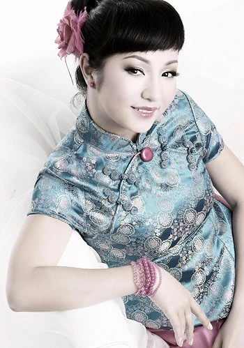 Thúy Nga xinh xắn ngoài đời.