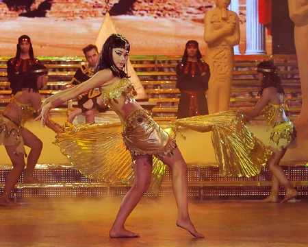 Minh Hằng thăng hoa trong đêm chung kết Bước nhảy Hoàn vũ ảnh 11