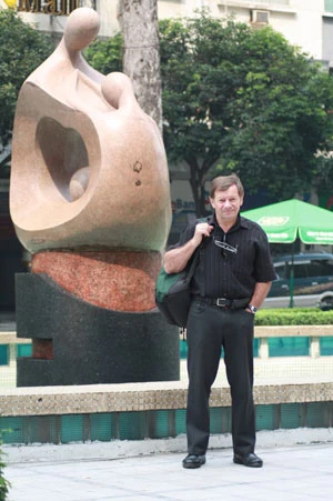 “Ông Tây Việt cộng” thành công dân Việt ảnh 1