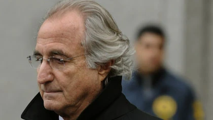 Siêu lừa tỉ đô lau chùi máy tính, điện thoại trong tù ảnh 1