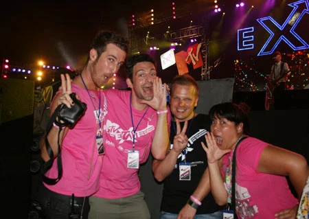 Ban nhạc The Click Five "hâm nóng" sân vận động Quân khu 7 ảnh 13 Ban nhạc The Click Five "hâm nóng" sân vận động Quân khu 7 ảnh 13