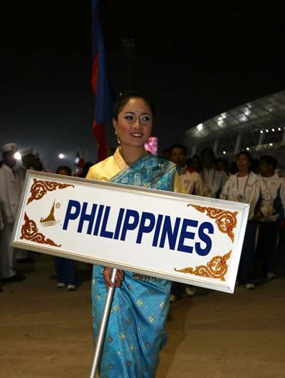 Khai mạc SEA Games 25 nhìn từ... phía "đằng sau" ảnh 4