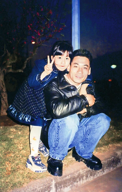 Á hậu Dương Tú Anh bụ bẫm từ bé ảnh 3