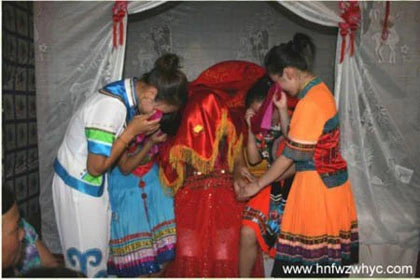 Kỳ lạ tục khóc như đưa đám trong lễ cưới ảnh 2