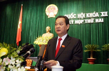 Thủ tướng Nguyễn Tấn Dũng trình bày báo cáo trước Quốc hội vào sáng 22-10.
