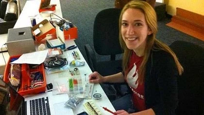 Em gái CEO Facebook đầu quân cho Google ảnh 1