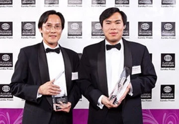 Hai giáo sư gốc Việt đạt giải thưởng của Australia ảnh 1