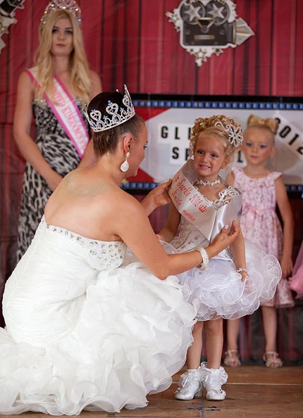 Tranh cãi bé 7 tháng tuổi thi hoa hậu, diễn bikini ảnh 3