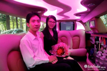 Xôn xao màn cầu hôn trên Limousine ở TPHCM ảnh 7