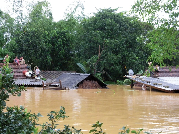Hiểm hoạ lơ lửng từ các “lưỡi gươm” nước khổng lồ ảnh 1