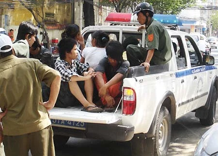 Những chiêu "xin đểu" ở Sài Gòn ảnh 1