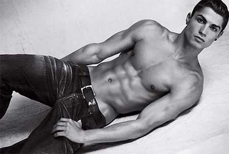 Cristiano Ronaldo quảng cáo đồ lót ảnh 4