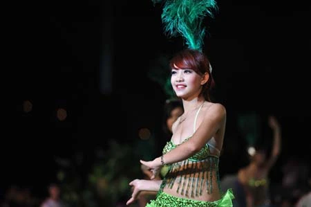Đêm hội Carnaval Hạ Long rực rỡ sắc màu ảnh 17