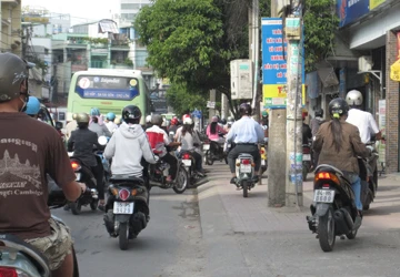 Xe vẫn leo lề ảnh 2