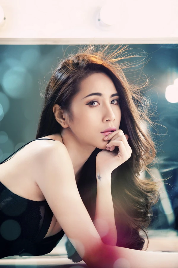 Vẻ đẹp ngọt ngào của Thủy Tiên ảnh 6